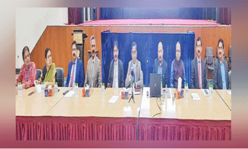 ഇ​ന്ത്യ​ൻ സ്‌​കൂ​ൾ  അ​ധി​കൃ​ത​രുടെ വാ​ർ​ത്ത​സ​മ്മേ​ള​നം