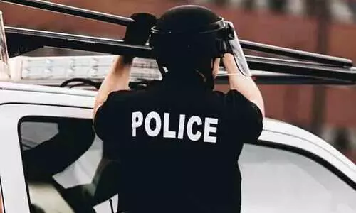 അധ്യാപികക്കെതിരെ വെടിയുതിർത്ത് ആറു വയസുകാരൻ; അമ്മക്ക് തടവ് ശിക്ഷ