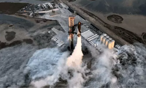 SpaceXs Starship reaches space before exploding, heavy boos