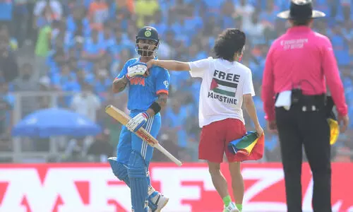 ലോകകപ്പ് ഫൈനലിനിടെ ഫലസ്തീൻ ഐക്യദാർഢ്യവുമായി യുവാവ് ഗ്രൗണ്ടിലിറങ്ങി