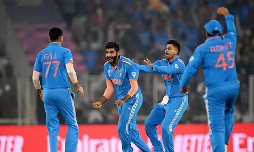 എറിഞ്ഞിട്ട് ബുംറയും ഷമിയും; ആസ്ട്രേലിയക്ക് മൂന്ന് വിക്കറ്റ് നഷ്ടം