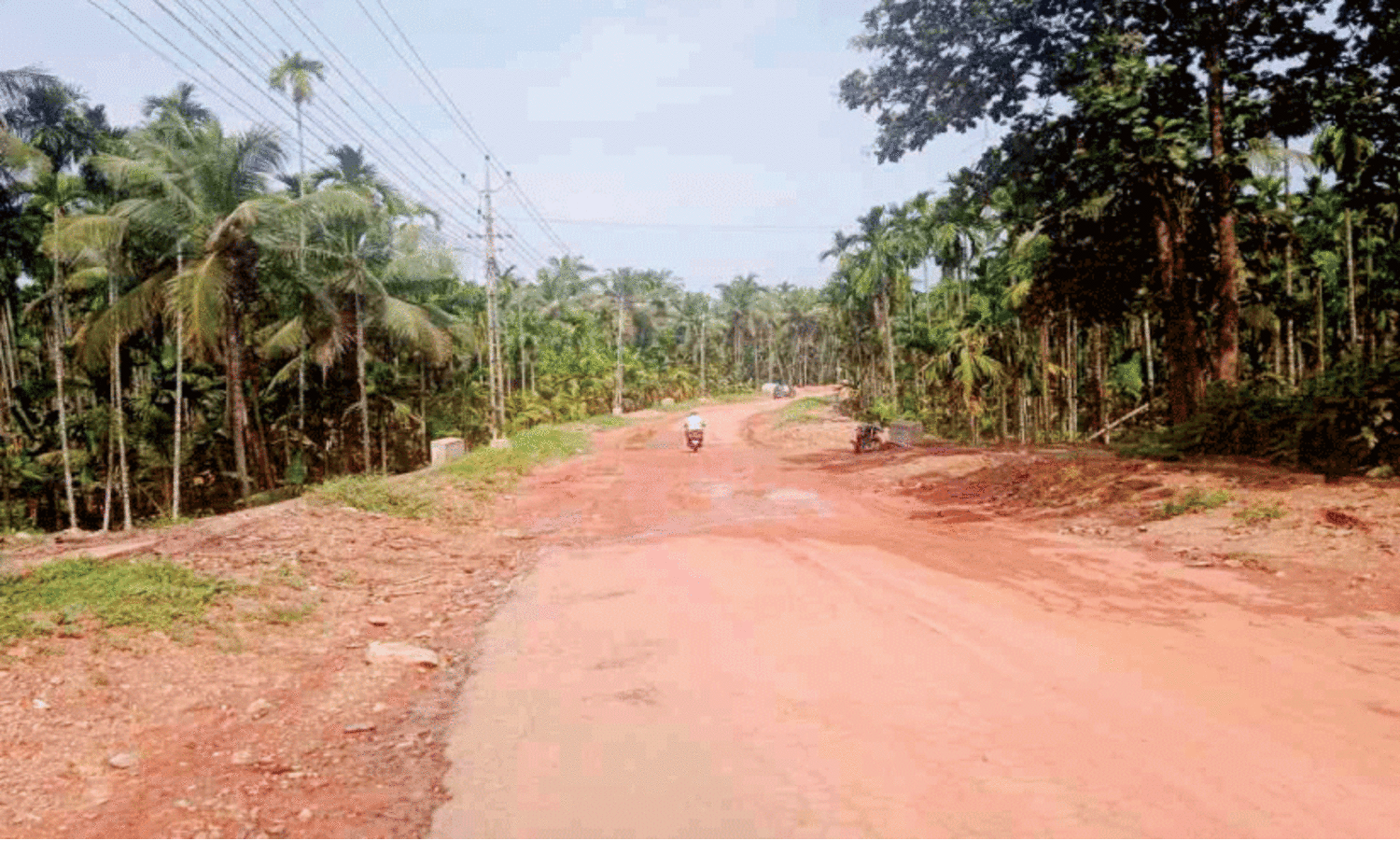 ത​ക​ർ​ന്ന ടി​പ്പു സു​ല്‍ത്താ​ന്‍-​കോ​ങ്ങാ​ട് റോ​ഡ്