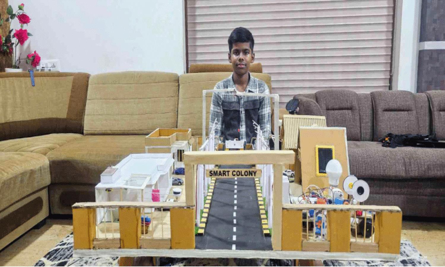 പ​ത്താം ത​ര​ക്കാ​ര​ന്‍റെ ക​ണ്ടു​പി​ടിത്ത​ങ്ങ​ൾ നാ​ടി​ന​ഭി​മാ​ന​ം