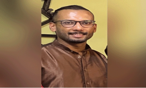 അ​ഖി​ൽ വി​ഘ്നേ​ശ്