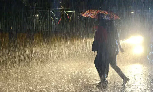 സംസ്ഥാനത്ത് നാളെ മുതല്‍ ശക്തമായ മഴ; രണ്ടു ജില്ലകളില്‍ യെല്ലോ അലര്‍ട്ട്, കടലാക്രമണത്തിന് സാധ്യത