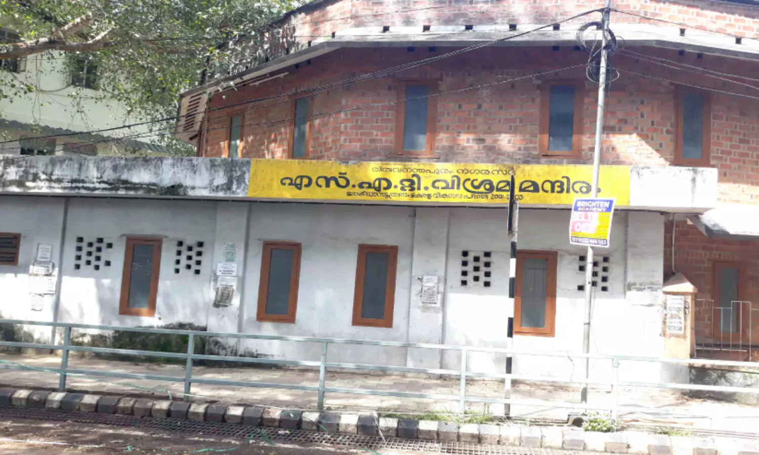 എ​ന്നു തു​റ​ക്കും ഈ ​വി​ശ്ര​മ​മ​ന്ദി​രം?