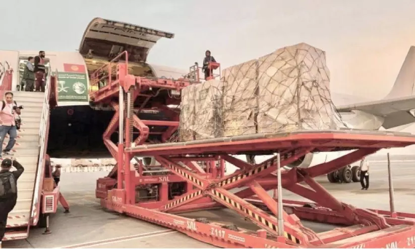 ഫ​ല​സ്തീ​നി​ക​ൾ​ക്ക് സ​ഹാ​യം തു​ട​ർ​ന്ന് സൗ​ദി: 15ാമ​ത് ദു​രി​താ​ശ്വാ​സ വി​മാ​നം ഈ​ജി​പ്തി​ലെ​ത്തി