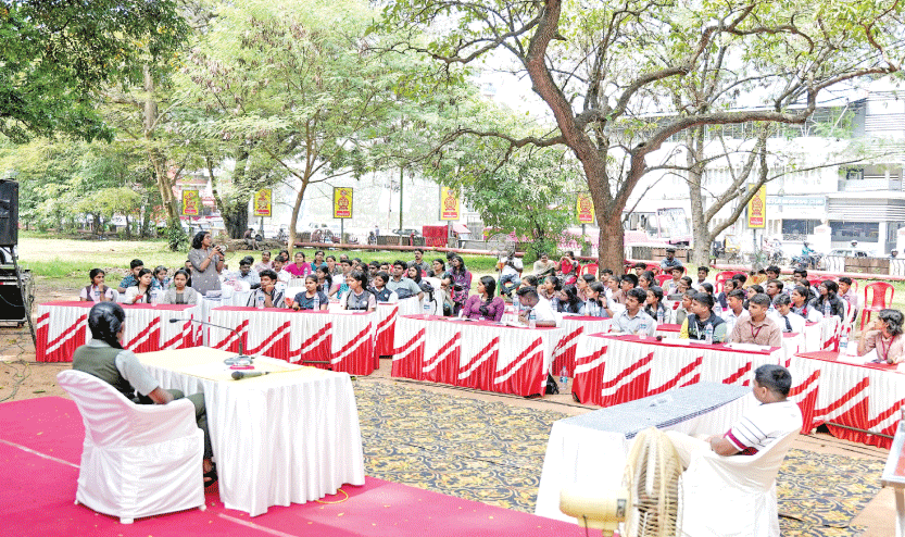 വികസന കാഴ്ചപ്പാടുകൾ പങ്കുവെച്ച് കുട്ടികൾ വികസന കാഴ്ചപ്പാടുകൾ പങ്കുവെച്ച് കുട്ടികൾ