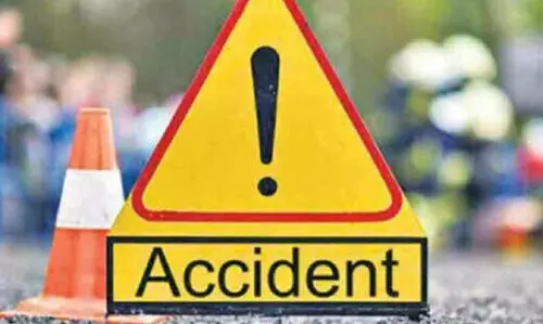 കി​ങ് ഫ​ഹ​ദ് റോ​ഡി​ൽ വാ​ഹ​ന​ങ്ങ​ൾ കൂ​ട്ടി​യി​ടി​ച്ച് തീ​പി​ടി​ച്ചു