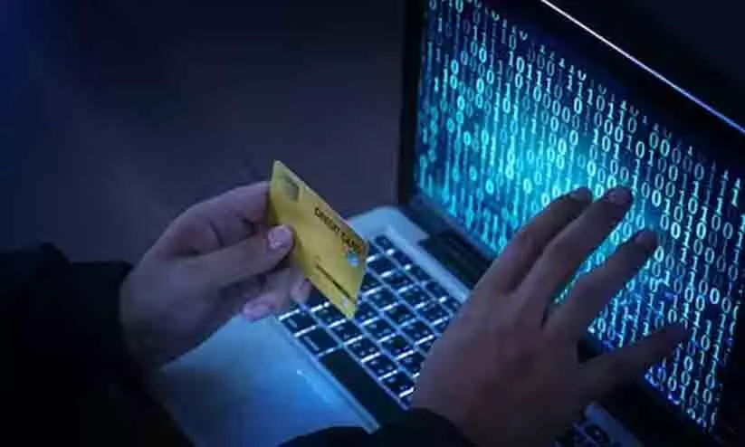 ഉബര്‍ യാത്രക്ക് 100 രൂപ അധികം ഈടാക്കി; പരാതിപ്പെടാൻ നെറ്റിലെ നമ്പറിൽ വിളിച്ചയാൾക്ക് നഷ്ടമായത് അഞ്ച് ലക്ഷം രൂപ