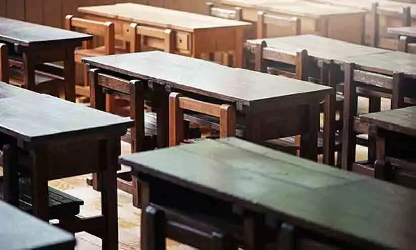 ശിക്ഷയായി അധ്യാപകൻ നിർബന്ധിച്ച് സ്വിറ്റ് അപ് ചെയ്യിപ്പിച്ചു; നാലാം ക്ലാസ് വിദ്യാർഥി മരിച്ചു ശിക്ഷയായി അധ്യാപകൻ നിർബന്ധിച്ച് സ്വിറ്റ് അപ് ചെയ്യിപ്പിച്ചു; നാലാം ക്ലാസ് വിദ്യാർഥി മരിച്ചു