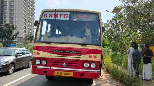 കെ.എസ്.ആർ.ടി.സി ബസിന്‍റെ ഹെഡ്​ലൈറ്റ്​ അടിച്ചുതകർത്ത കേസിൽ യുവതിക്ക് ജാമ്യം