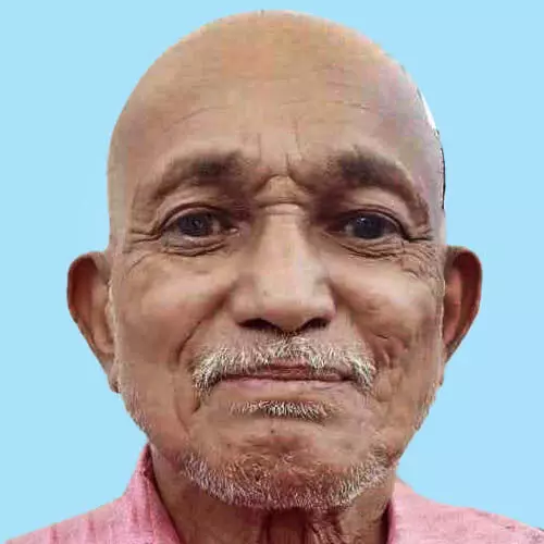 ഉം​റ ക​ഴി​ഞ്ഞ് മ​ട​ങ്ങി​യ​യാ​ൾ വി​മാ​ന​ത്താ​വ​ള​ത്തി​ൽ മ​രി​ച്ചു