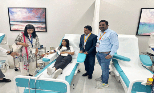 മെ​ഗാ ര​ക്ത​ദാ​ന പ​രി​പാ​ടി​യി​ൽ പ​​ങ്കെ​ടു​ക്കു​ന്ന​വ​ർ