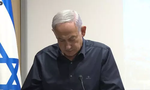 ഒന്നരമാസമായിട്ടും ഒരു ബന്ദിയെ പോലും കണ്ടെത്തിയില്ല, ഒടുവിൽ വെടിനിർത്തലിന് കീഴടങ്ങി നെതന്യാഹു ഒന്നരമാസമായിട്ടും ഒരു ബന്ദിയെ പോലും കണ്ടെത്തിയില്ല, ഒടുവിൽ വെടിനിർത്തലിന് കീഴടങ്ങി നെതന്യാഹു