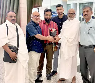 ഹംസ പറക്കാട്ടിന് കെ.എം.സി.സി സ്വീകരണം ഹംസ പറക്കാട്ടിന് കെ.എം.സി.സി സ്വീകരണം