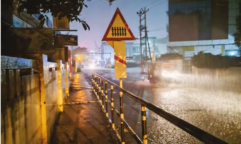 പാലക്കാട് ജില്ലയിൽ കനത്ത മഴ; പല സ്ഥലങ്ങളിലും വെള്ളക്കെട്ട് പാലക്കാട് ജില്ലയിൽ കനത്ത മഴ; പല സ്ഥലങ്ങളിലും വെള്ളക്കെട്ട്