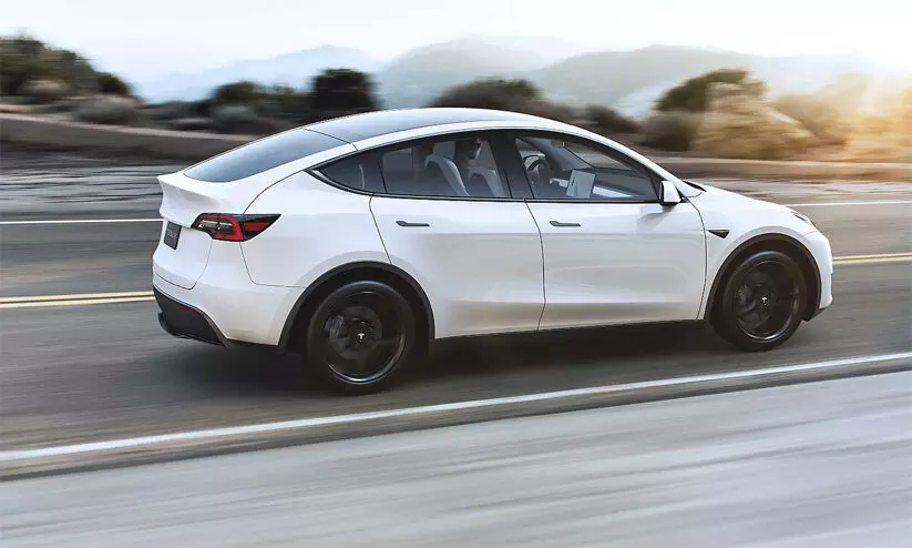 ഇലോൺ മസ്കിന്റെ ടെസ്ല കാറുകള് ഏപ്രിലില് ഇന്ത്യയില്; തുടക്ക വില 21 ലക്ഷം രൂപ ഇലോൺ മസ്കിന്റെ ടെസ്ല കാറുകള് ഏപ്രിലില് ഇന്ത്യയില്; തുടക്ക വില 21 ലക്ഷം രൂപ