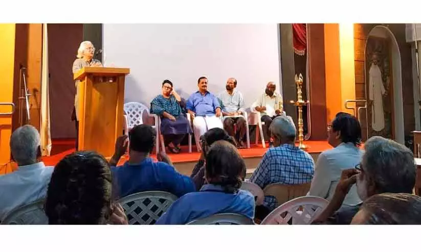  ‘അ​​ശ്വി​​നി’ ഫി​ലിം സൊ​​സൈ​​റ്റി​​യു​​ടെ അ​​മ്പ​​താം വാ​​ർ​​ഷി​​കം അ​​ടൂ​​ർ ഉ​​ദ്ഘാ​​ട​​നംചെ​​യ്യു​​ന്നു  