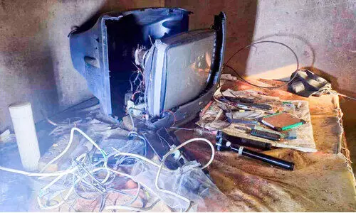 മിന്നലിൽ ചാരുംമൂട് മേഖലയിൽ വ്യാപക നഷ്ടം; യുവതിക്ക്​ മിന്നലേറ്റു, വീട്ടമ്മ അത്ഭുതകരമായി രക്ഷപ്പെട്ടു