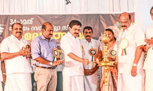 കോട്ടയം റവന്യൂ ജില്ല സ്കൂൾ കലോത്സവത്തിനു തുടക്കം; കലക്കനാണ്​ പാലാ