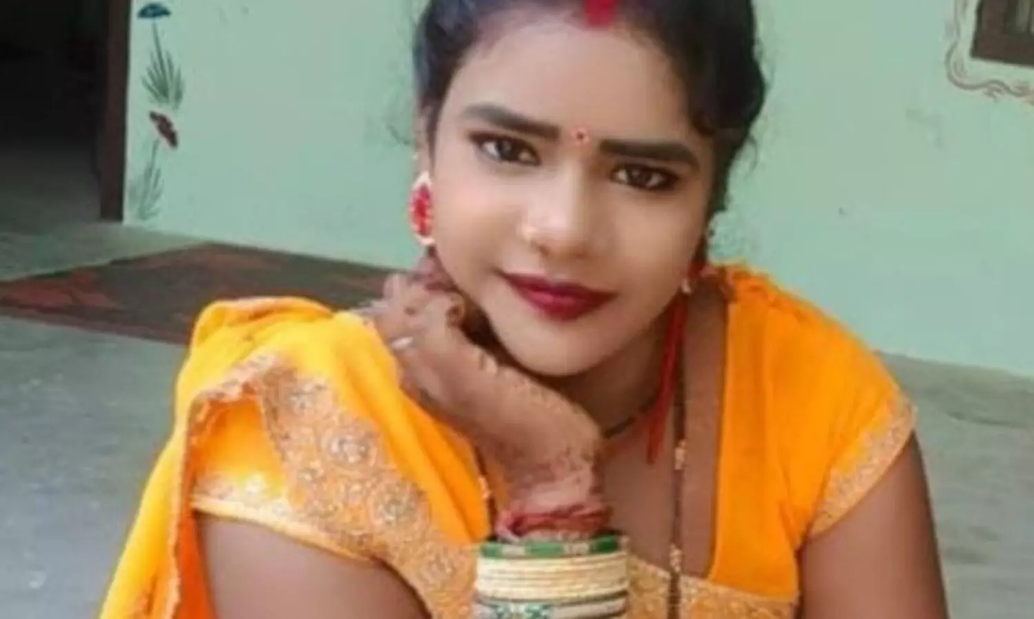 ഭോജ്പുരി യൂട്യൂബർ മാലതി ദേവി  തൂങ്ങിമരിച്ച  നിലയിൽ