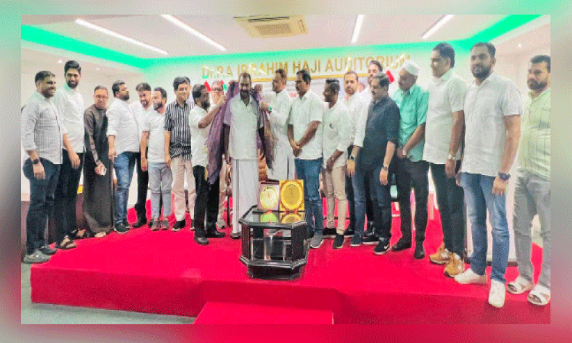 മ​ഞ്ജു​നാ​ഥ ആ​ൽ​വ​യെ ആ​ദ​രി​ച്ചു