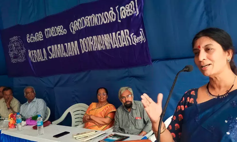 ക​വി​ത സ​മ​കാ​ലി​ക​മാ​വു​ന്ന​ത് ശ​ബ്ദ​മി​ല്ലാ​ത്ത​വ​രു​ടെ ശ​ബ്ദ​മാ​യി മാ​റു​മ്പോ​ൾ -വി.​എ​സ്. ബി​ന്ദു