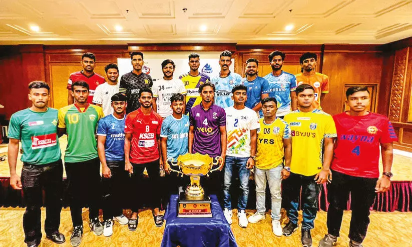 വീണ്ടും ഫുട്ബാൾ ആരവം... വീണ്ടും ഫുട്ബാൾ ആരവം...