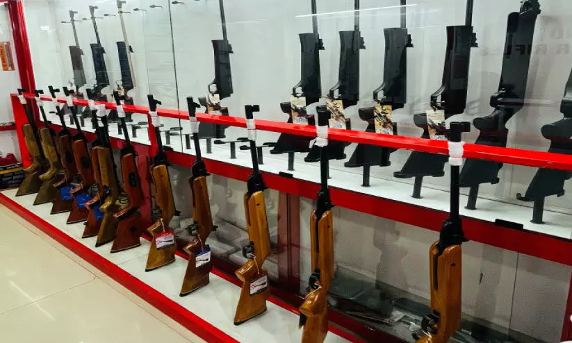 എ​യ​ർ റൈ​ഫി​ളു​ക​ൾ