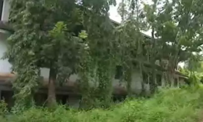 പ്രിയ മുഖ്യമന്ത്രി, ഒന്ന് ബ്രേക്കിടുമോ മാവൂരിലെ കാൻസർ സെന്ററിന് മുമ്പിൽ! പ്രിയ മുഖ്യമന്ത്രി, ഒന്ന് ബ്രേക്കിടുമോ മാവൂരിലെ കാൻസർ സെന്ററിന് മുമ്പിൽ!