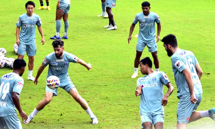 ഐ.എസ്.എല്ലിൽ ഒന്നാമതാകാൻ ബ്ലാസ്റ്റേഴ്സ്; കൊച്ചിയിൽ ഇന്ന് ആവേശപ്പോര് ഐ.എസ്.എല്ലിൽ ഒന്നാമതാകാൻ ബ്ലാസ്റ്റേഴ്സ്; കൊച്ചിയിൽ ഇന്ന് ആവേശപ്പോര്
