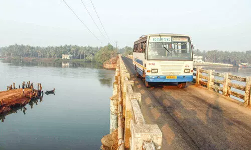 കൂ​ട്ടാ​യി പാ​ലം ത​ക​ർ​ച്ച; താ​ളം​തെ​റ്റി കെ.​എ​സ്.​ആ​ർ.​ടി.​സി സ​ർ​വി​സു​ക​ളും