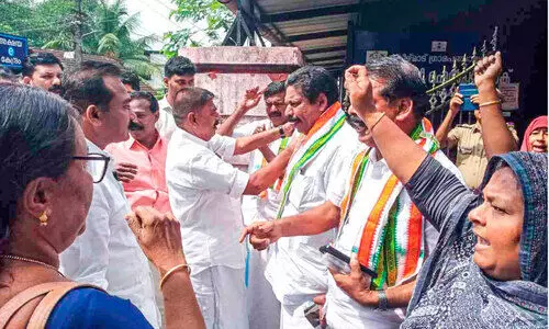 ക്വോറം തികഞ്ഞില്ല; കീഴ്മാട് പഞ്ചായത്ത് പ്രസിഡൻറിനെതിരായ അവിശ്വാസം ചർച്ച ചെയ്തില്ല