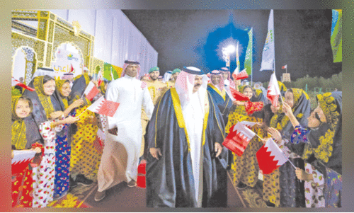 അ​പൂ​ർ​വ ക​ന്നു​കാ​ലി, പ​ക്ഷി ഇ​ന​ങ്ങ​ളു​മാ​യി ആ​നി​മ​ൽ പ്രൊ​ഡ​ക്ഷ​ൻ ഷോ