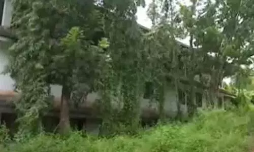 പ്രിയ മുഖ്യമന്ത്രി, ഒന്ന് ബ്രേക്കിടുമോ മാവൂരിലെ കാൻസർ സെന്ററിന് മുമ്പിൽ! പ്രിയ മുഖ്യമന്ത്രി, ഒന്ന് ബ്രേക്കിടുമോ മാവൂരിലെ കാൻസർ സെന്ററിന് മുമ്പിൽ!