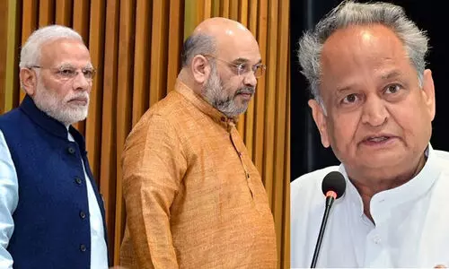 രണ്ടു ഗുജറാത്തികൾ ടൂറടിക്കുന്നു; വോട്ട്​ ചെയ്യേണ്ടത്​ രാജസ്ഥാനിക്ക്​ -ഗെഹ്​ലോട്ട്​