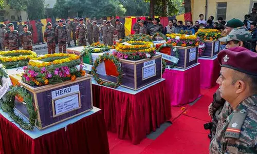 ജമ്മുവിൽ വീരമൃത്യു വരിച്ച സൈനികർക്ക് ആദരാഞ്ജലി ജമ്മുവിൽ വീരമൃത്യു വരിച്ച സൈനികർക്ക് ആദരാഞ്ജലി