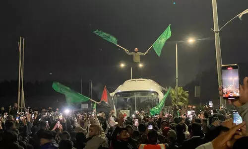 ഇസ്രായേൽ തടവറയിൽനിന്നെത്തിയവർക്ക് പിറന്ന മണ്ണിൽ ഊഷ്മള വരവേൽപ് -VIDEO