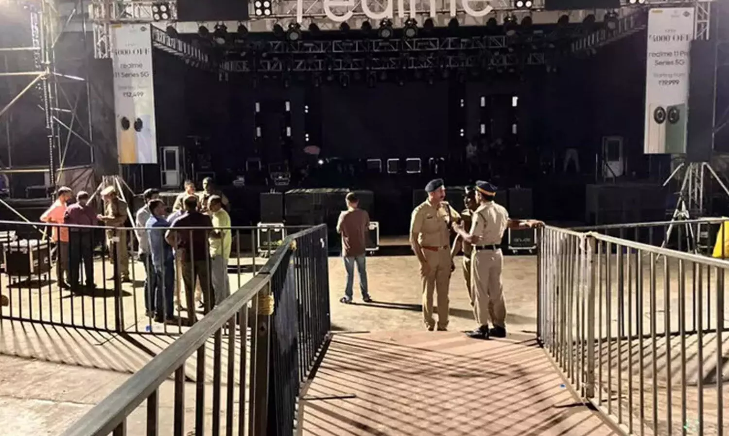 വീ​ഴ്ച സ​മ്മ​തി​ച്ച് വി.​സി; കു​ട്ടി​ക​ളെ ക​യ​റ്റി​വി​ടു​ന്ന​തി​ൽ സ​മ​യ​ക്ര​മം പാ​ലി​ച്ചി​ല്ല