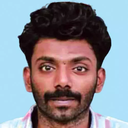 ബൈ​ക്കും ഓ​ട്ടോ​യും കൂ​ട്ടി​യി​ടി​ച്ച് യു​വാ​വ് മ​രി​ച്ചു