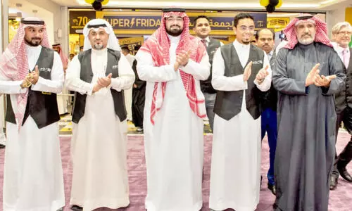 ലു​ലു​വി​ൽ ആ​ഘോ​ഷ​മാ​യി സൂ​പ്പ​ർ ഫ്രൈ​ഡേ ഡീ​ൽ