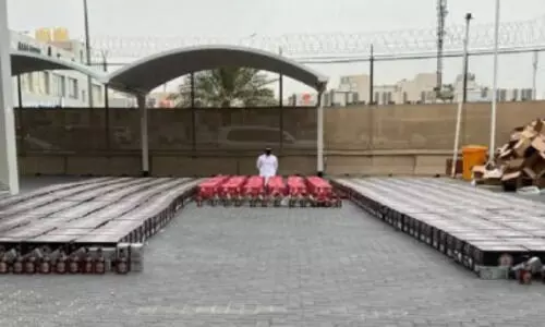 ഇ​റ​ക്കു​മ​തി​ചെ​യ്ത മ​ദ്യ​ശേ​ഖ​ര​വു​മാ​യി വ്യാ​പാ​രി പി​ടി​യി​ൽ