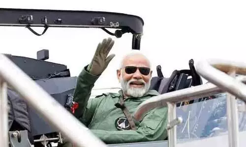 അഭിമാന നിമിഷം; തേജസ് യുദ്ധവിമാനത്തിൽ പറന്നുയർന്ന് പ്രധാനമന്ത്രി