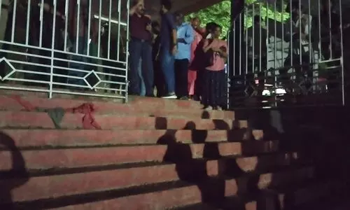 കുസാറ്റ് ദുരന്തം: പ്രിൻസിപ്പലിനെ മാറ്റി; ബ​ലി​യാ​ടാ​ക്കു​ക​യാ​ണെ​ന്ന് ആ​ക്ഷേ​പം