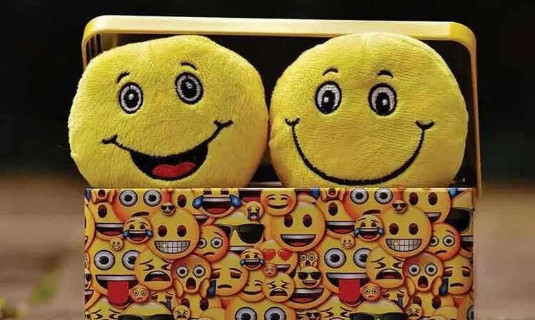 ‘കുഞ്ഞുങ്ങളാണ്​ ഭൂമിയിലെ സന്തോഷങ്ങൾ. യുദ്ധവും കലാപവും വർഗീയ സംഘർഷവും എത്രയെത്ര കുഞ്ഞുങ്ങളുടെ നിറമുള്ള സ്വപ്നങ്ങളെയാണ്​ കെടുത്തിക്കളഞ്ഞത്​’