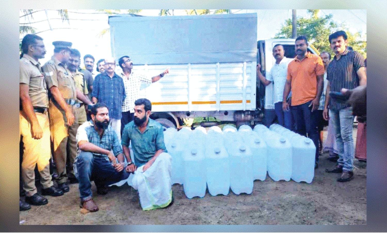 എ​ക്സൈ​സ് പി​ടി​കൂ​ടി​യ സ്പി​രി​റ്റ്