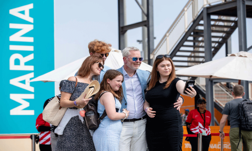 കു​ടും​ബ​ങ്ങ​ളി​ൽ ആ​വേ​ശം​നി​റ​ച്ച്​ അ​ബൂ​ദ​ബി ​ഗ്രാ​ൻ​ഡ് പ്രീ