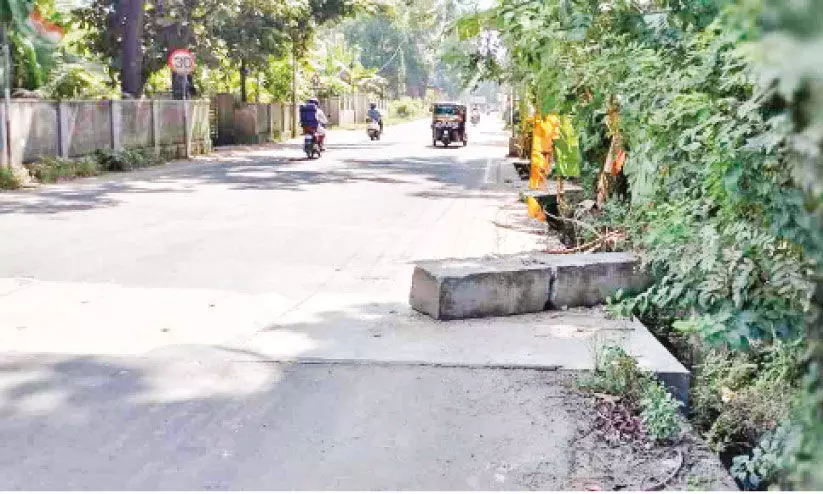 ഈ ​പാ​ത​ക​ൾ​ക്ക് പ​രി​ഹാ​രം വേ​ണം