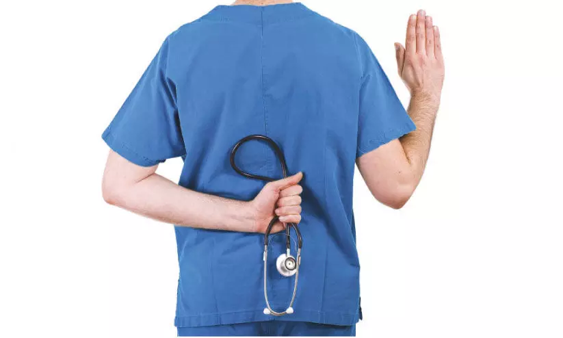 ഡോ​ക്ട​ർ​മാ​ർ കു​റ​വ്; ഒ​റ്റ​പ്പാ​ലം താ​ലൂ​ക്ക് ആ​ശു​പ​ത്രി ഒ.​പി പ്ര​വ​ർ​ത്ത​നം അ​വ​താ​ള​ത്തി​ൽ